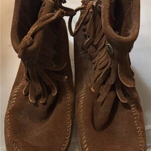 Minnetonka Brown Suede Fringe Moccasins